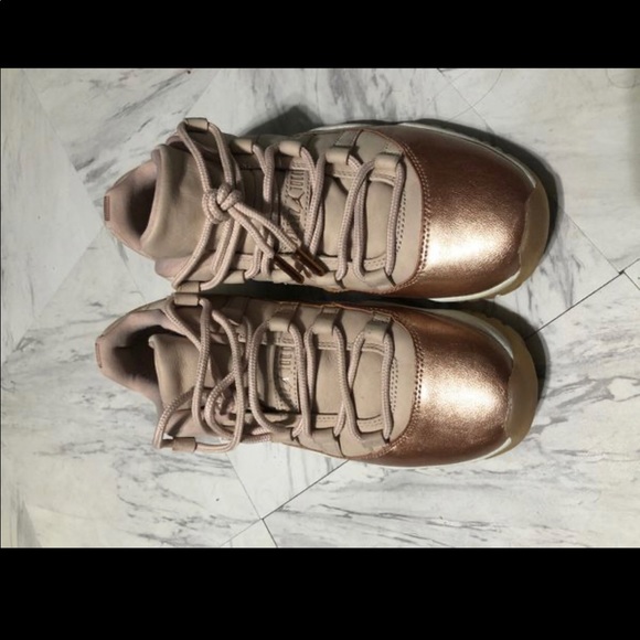 Sneakers - Picture 9 of 9